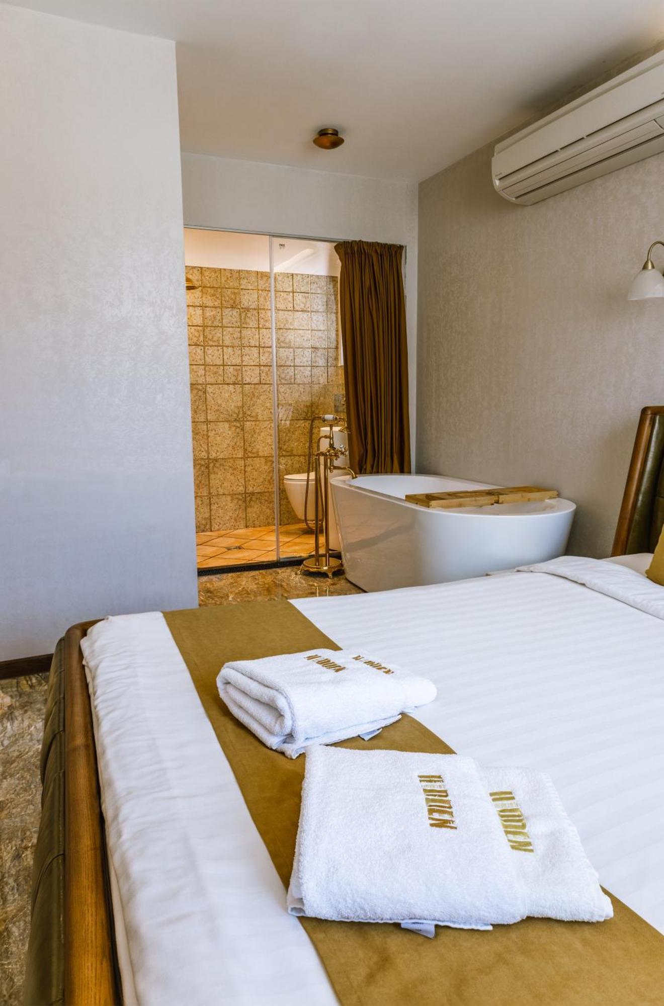 Hidden Bank: Cash Apartment Plovdiv Ngoại thất bức ảnh